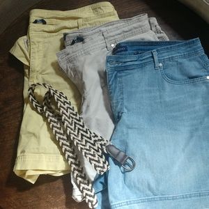 3 pair women's 18W Bandolino chino shorts